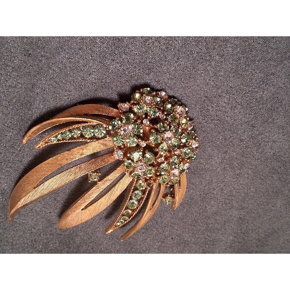 Lisner Vintage Flower Brooch Green Glass Rhinestones 3 in - Picture 2 of 6